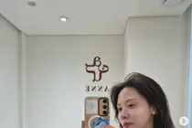  김민아, 피부과 셀카 속 시선 강탈 비주얼 