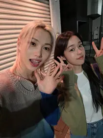 Felix y Noh Yoon-seo, juntos detrás de cámaras del video de su nuevo sencillo… química juvenil que enternece