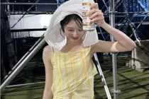 이채연, 물에 흠뻑 젖은 채 전한 근황… 3571모 심고 찾은 당당함