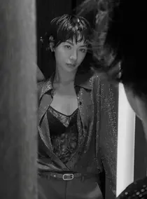 나나, 시스루 화보급 근황 공개…넷플릭스 '마데레사' 범죄심리학자 변신