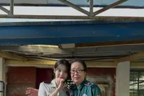아이유, '디어 마이 크레이지 솔메이트' 뮤비 현장 공개…김영옥·나문희 등 출연