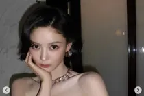 김유정, 튜브톱 드레스 근황… '100일의 거짓말' 박진영과 10월 10일 첫 방송