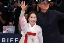 김혜자 건강 이상설 해명… 부산국제영화제 레드카펫 및 영화 '여전히 찬란하게' 복귀 정리