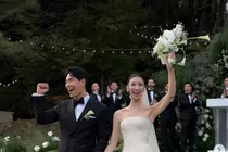 '그래미 수상' 이재, 캘리포니아 결혼 취소하고 한국서 기습 야외 예식