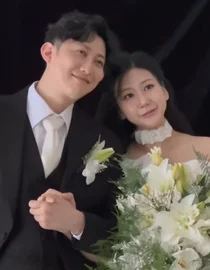 'I Am Solo' Season 28 Jeong-sook and Sang-cheol, Wedding Photos Released... Overwhelmed with Emotion Despite Illness 