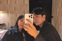Kim Yuna Shares Sweet Mirror Selfie with Husband Ko Woo-rim... Showcasing 'Beautiful Couple' Visuals on Wine Date