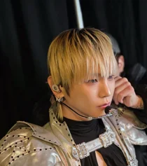 SHINee的Key在北美巡演中公开芝加哥演出现场...以华丽的视觉压倒舞台