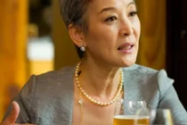 The Star of the Theater World Passes Away: First Generation Theater Star Yoon Seok-hwa Dies After Battling Brain Tumor