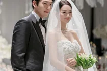 신민아♥김우빈, 본식 화보 공개...순백의 신부와 클래식 턱시도의 완벽한 조화
