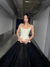 BLACKPINK's Jennie Reveals Behind-the-Scenes Cuts from 2025 MMA... Overwhelming Dress Appearance Surpasses 10 Million Views
