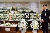 The Late Ahn Seong-ki's Eldest Son Ahn Da-bin Expresses His Feelings on His Father's Passing... 