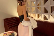 T-ara's Hyomin Reveals Bold Backless Fashion During Sydney Trip... Attention-Grabbing Square Shoulders