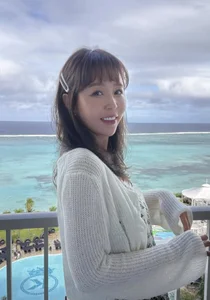 申智，度假胜地传来近况，愈发焕发青春美貌与结婚准备消息引发热议