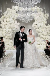 신민아♥김우빈, 결혼식 비하인드 공개 예식 내내 눈물 흘린 순정한 신부

