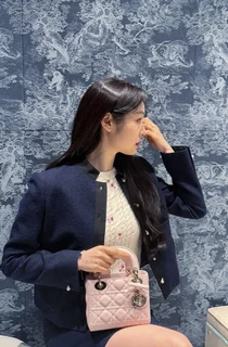 金妍儿，依然优雅的花样滑冰女王……在奢侈品活动中展现清新视觉
