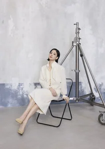 宋慧乔在MICHAA时尚杂志中展现的独特优雅……“仿佛时间停止的视觉效果”