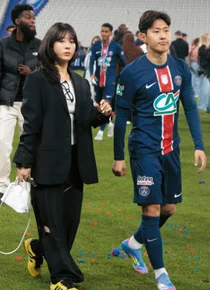 Lee Kang-in's Partner Park Sang-hyo Spotted Socializing with PSG Partners... 