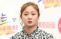 박나래, 고소한 전 매니저가 사내이사? 기묘한 '서류상 동거'