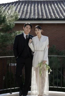 Oh Sang-jin and Kim So-young Celebrate 10th Wedding Anniversary Photoshoot... 