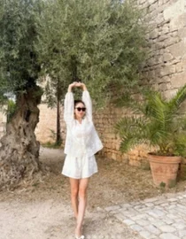 ‘尹正洙♥’ 袁珍书，西西里蜜月旅行…… 浴袍中的完美腿型