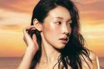 World's No. 1 Body Choi Mina-su Dominates the Beach in Bikini Fit