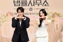 'Shin Irang' Yoo Yeon-seok, kerasukan hantu dan menari IVE... Transformasi akting yang mengejutkan