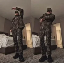 BTS Jungkook·V, Pamer Kerapian Militer yang Kalak Tajam untuk Tantangan Lagu Baru 'Swim'… Mata Tertuju pada Sikap yang Presisi