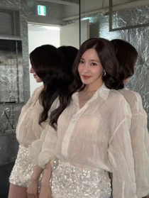 Tiffany, Ibinahagi ang Kamakailang Update Matapos ang Biglang Pagpaparehistro sa Pag-aasawa Kasama si Byun Yo-han… “Ipinamalas ang Kaakit-akit na Elegansiya sa Sheer na Estilo”