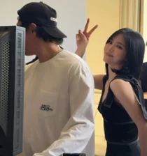 Song Hye-kyo, tình trạng “gầy đến mức xương nổi rõ” được bắt gặp ở Paris…Gương mặt như sắp biến mất
