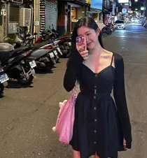 Si Lee Da-in, 7 buwan na buntis, naglakad sa tabi ng ilog kasama sina Lee Seung-gi at ang kanilang unang anak na babae na si 'My Everything'