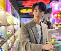 BTS Jin, lumilitaw ang Maple Island sa Lotte World… karakter na parang nasa totoong mundo