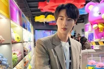 BTS Jin Appears in Lotte World Maple Island…A Real-Life Character