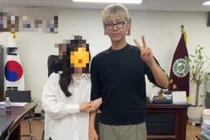 페라리 타고 모교 찾은 임영웅…어버이날 빛낸 특급 팬서비스