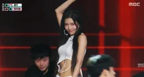 하지원, 23년 만 '음악중심' 출격…명품 복근 뽐낸 '홈런'