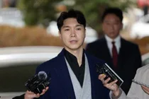 '명예훼손' 박수홍 형수 징역 10개월 구형…법정서 눈물 사과