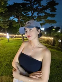 홍진영, 블랙 오프숄더로 과시한 볼륨 몸매…팬심 저격