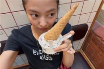 Jennie, “Don’t Want to Be Interrupted” Chic Bare-Faced Daily Life… Solo Comeback in August