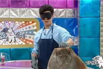 '라디오스타' 박지현, 안대 쓰고 6만 마리 홍어 손질 진풍경