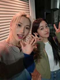 Felix at Noh Yoon-seo, nagpakita ng nakakakilig na chemistry sa likod ng bagong music video