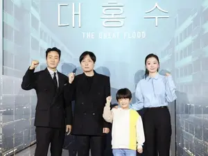 Netflix电影《大洪水》制作发布会举行... 金多美、朴海秀主演的科幻灾难大片将于19日公开