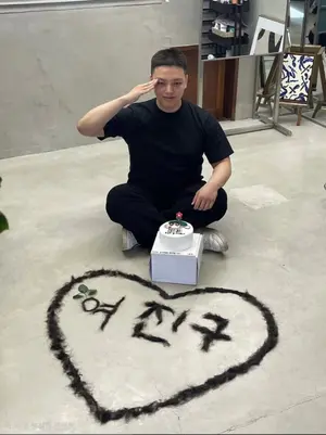 여진구, 카투사 입대 전 늠름한 경례 사진 공개... 20년 활동 뒤 잠시 이별