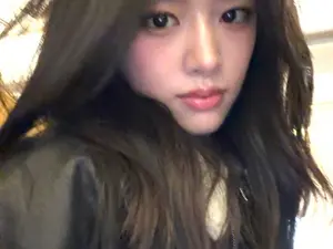 IVE的安宥真，公开充满清纯的自拍照...长发飘飘的完美视觉