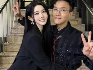 STAYC的朴诗恩与父亲朴南正温馨拥抱...《不朽的名曲》舞台背后的温暖父女化学反应