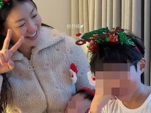 이시영, 두 자녀와 행복한 성탄절 인증...홀로서기 후 맞이한 특별한 크리스마스

