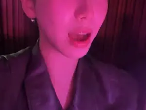 aespa Karina, 观看잔나비演唱会认证 