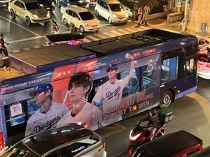全球庆祝防弹少年团V的生日，‘从飞机包裹到超大型雕塑’史无前例的支持