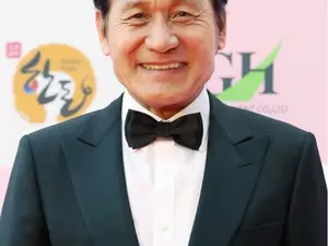 韩国电影的巨星‘国民演员’安成基去世…享年74岁