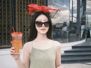 (女)孩子们的秀华，度假胜地融化的清纯视觉… 