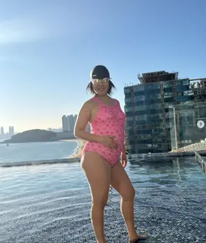YouTuber Lala, Confidently Reveals Swimsuit Look at the Pool... Fans Cheer for Honest Body Transformation