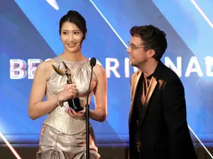 K-POP恶魔猎人OST《黄金》，获得金球奖主题曲奖… 首部以韩国为题材的动画